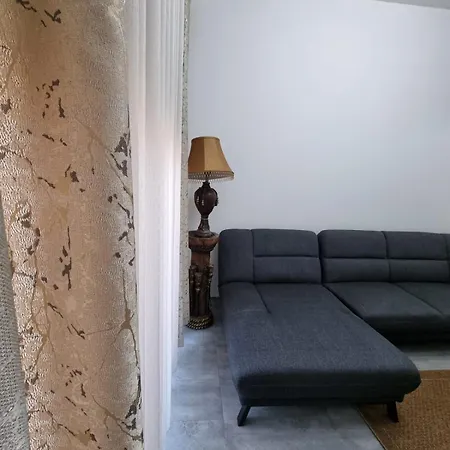 Odahousetirana Tiran