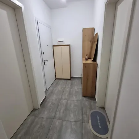 Odahousetirana